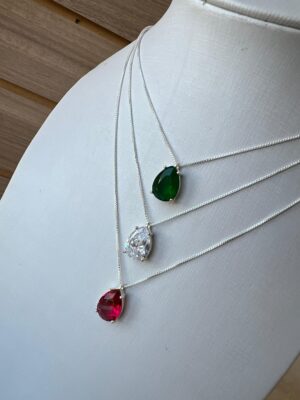 CORDÃO PEDRA GOTA ZIRCÔNIA VERDE, BRANCA E VERMELHO EM PRATA 925