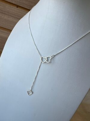 CORDÃO GRAVATA TRÊS CORAÇÕES EM PRATA 925