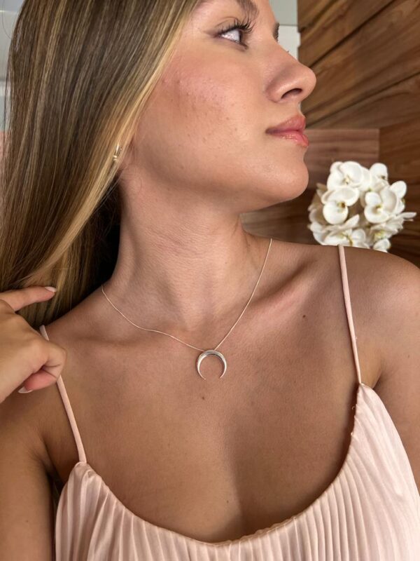 Cordão Lua Crescente em Prata 925 – Colar Feminino Delicado com Pingente de Lua - Imagem 3