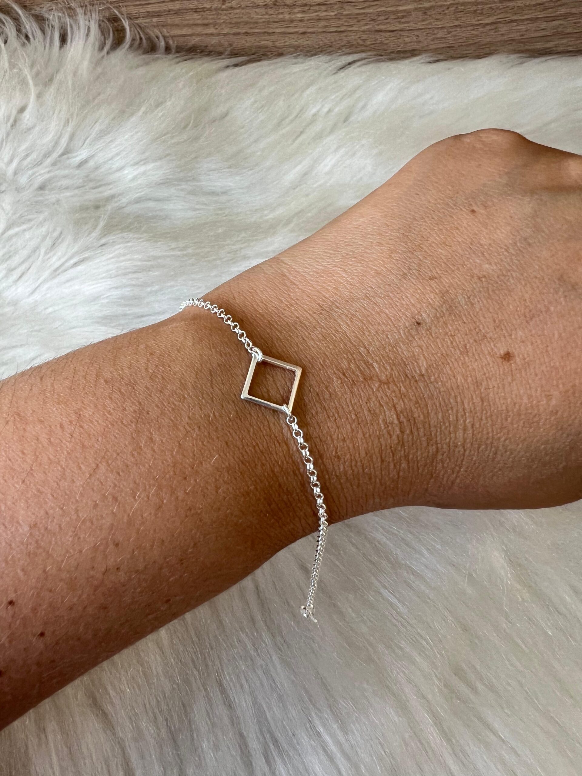 PULSEIRA QUADRADO SEMIJOIA