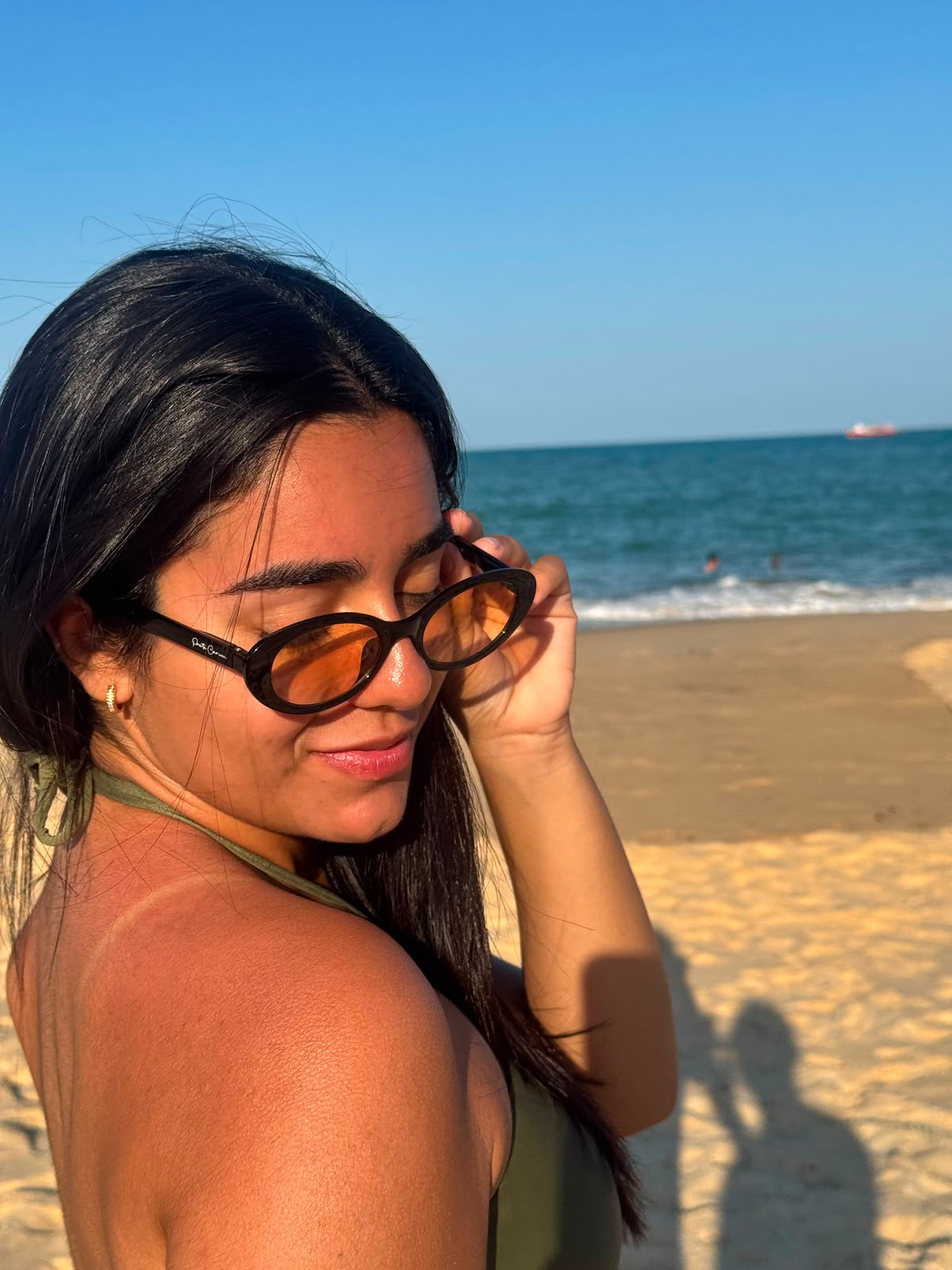 Óculos de Sol Bella Retrô - Preto com Lentes Marrom - Imagem 2